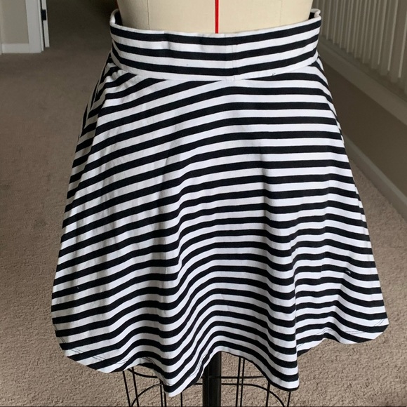 H&M stripe skirt - Picture 2 of 3